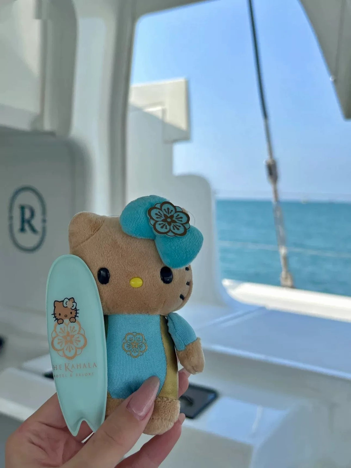 Hello Kitty × The Kahala Resort Surf Plush Keychain (Limited Edition)